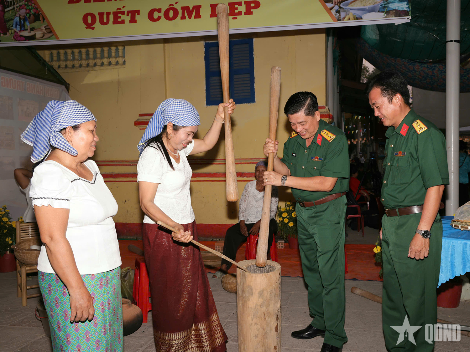 Đêm tổng kết ấm tình quân dân tại Cần Thơ